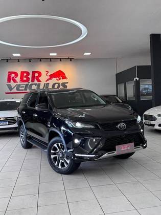TOYOTA HILUX SW4 2.8 D-4D TURBO DIESEL SRX PLATINUM 7L 4X4 AUTOMÁTICO